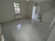 Casa adosada con patio y terreno en serantes, ferrol