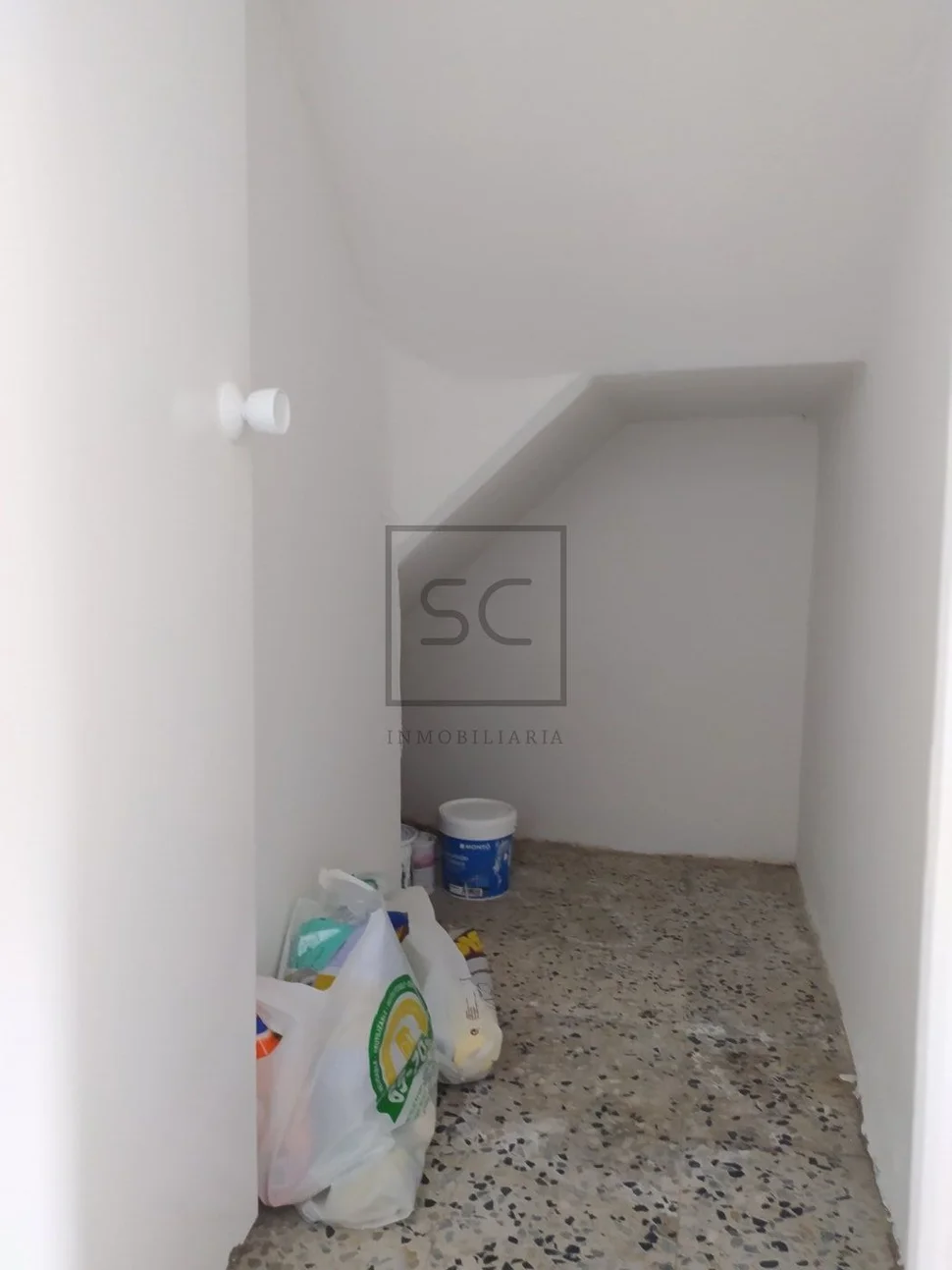 Casa adosada con patio y terreno en serantes, ferrol