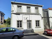 Casa con patio para reforma en a gándara, narón