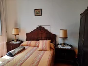 Casa con patio para reforma en a gándara, narón