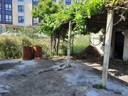 Casa con patio para reforma en a gándara, narón