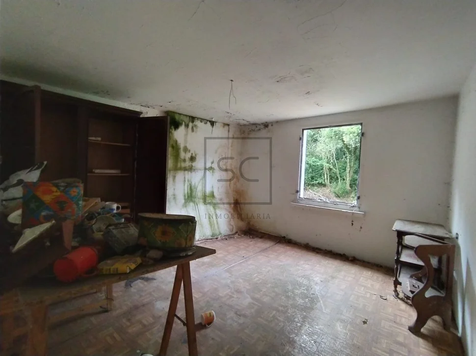 Casa con terreno cerrado en doble altura en neda, neda