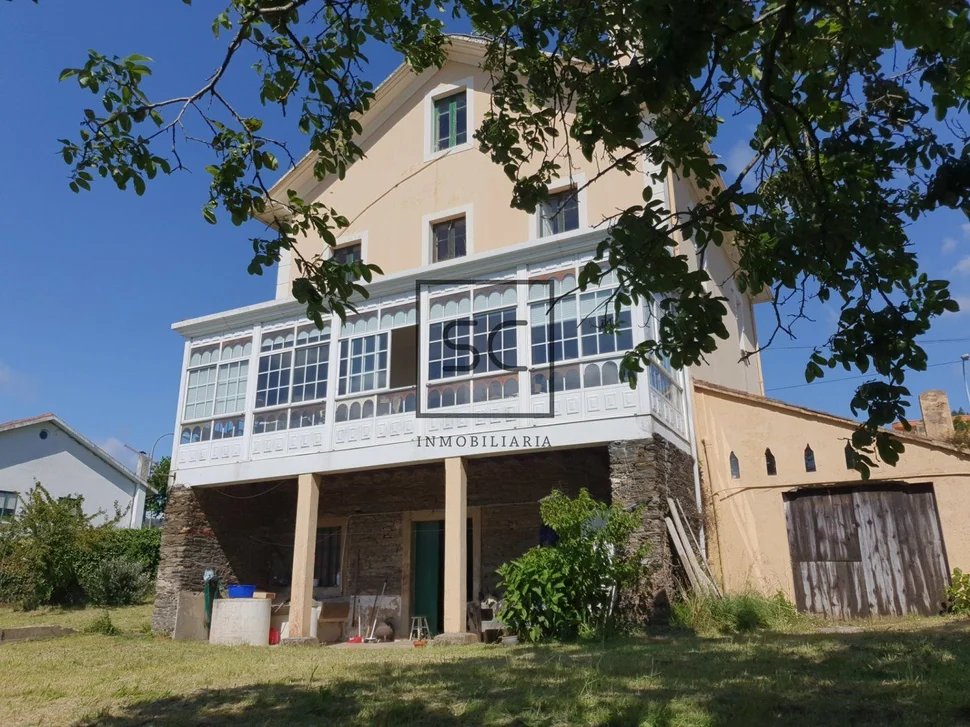 Casa con finca y vistas a la ría en chamoso, fene