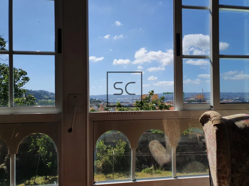 Casa con finca y vistas a la ría en chamoso, fene