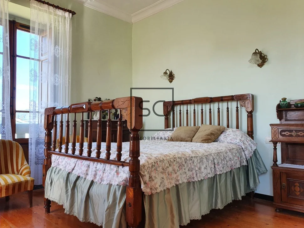 Casa con finca y vistas a la ría en chamoso, fene