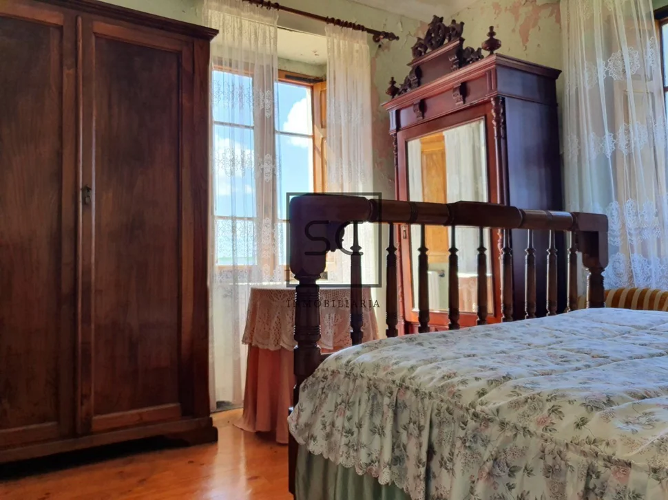 Casa con finca y vistas a la ría en chamoso, fene