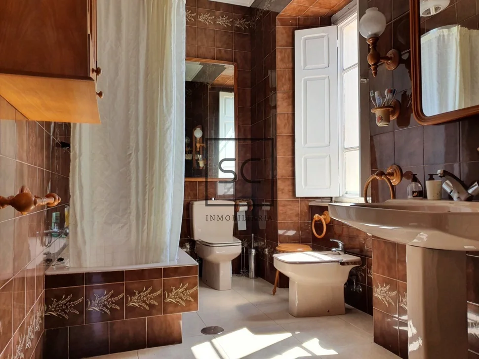 Casa con finca y vistas a la ría en chamoso, fene