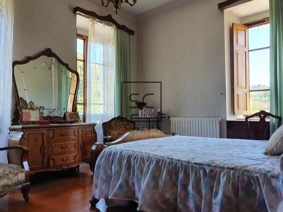 Casa con finca y vistas a la ría en chamoso, fene