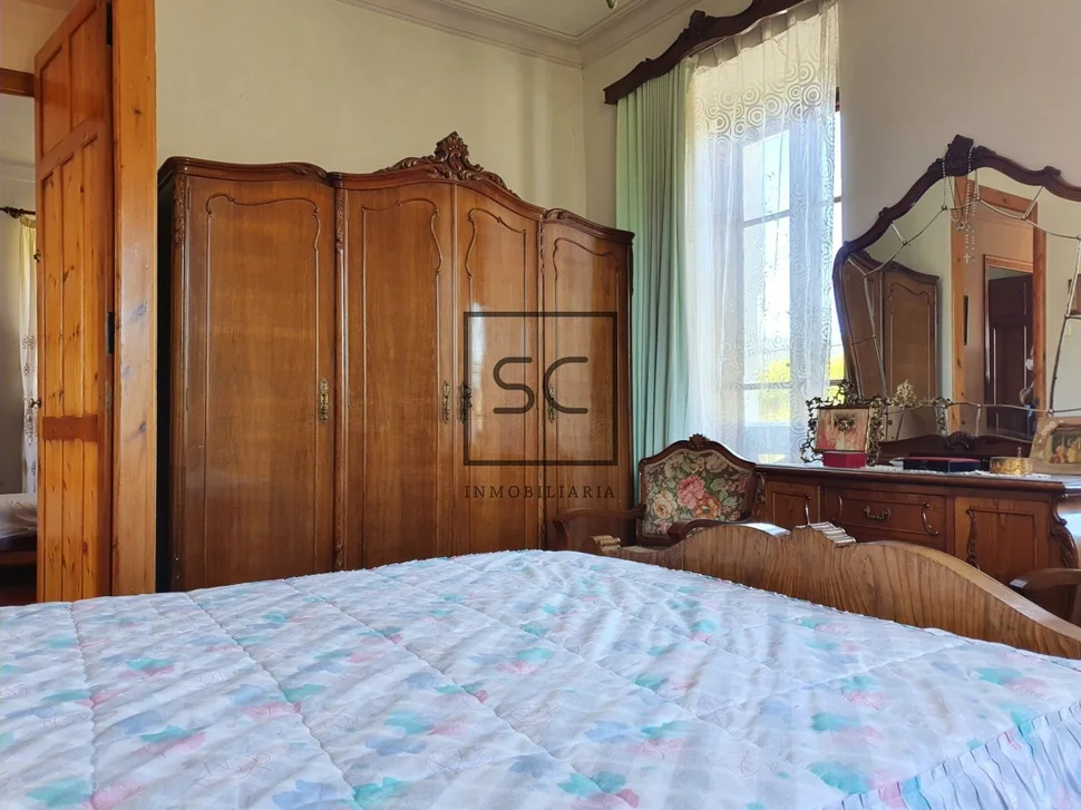 Casa con finca y vistas a la ría en chamoso, fene