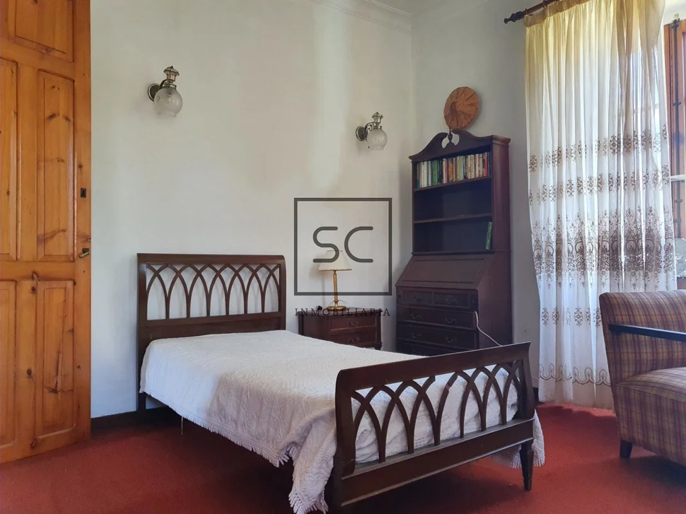 Casa con finca y vistas a la ría en chamoso, fene