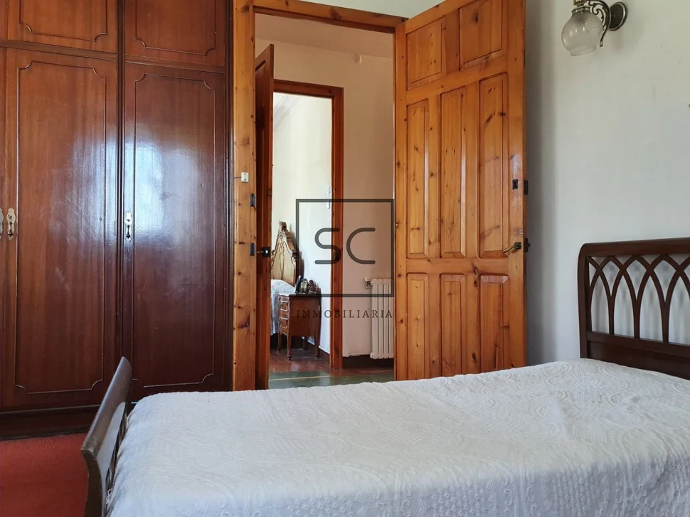 Casa con finca y vistas a la ría en chamoso, fene