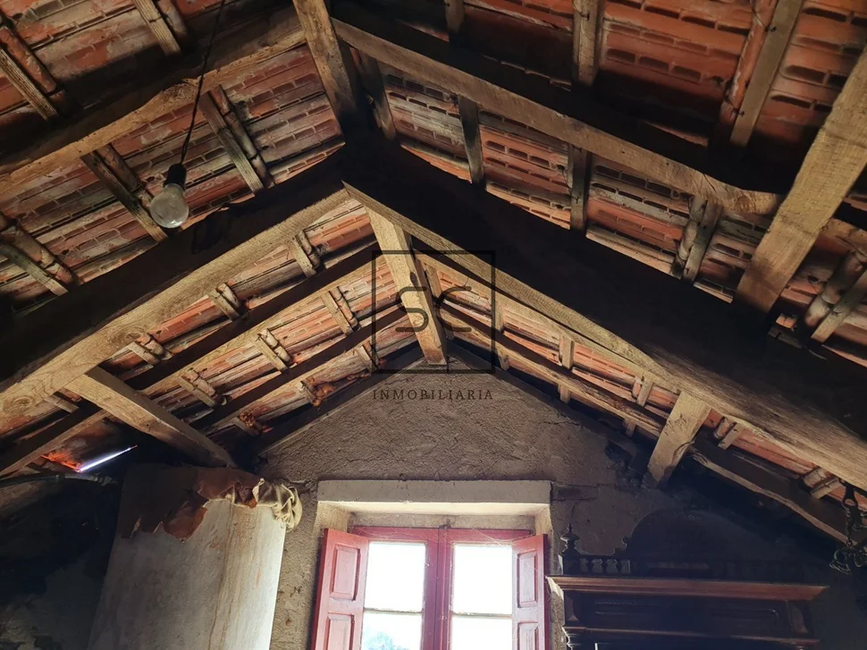 Casa con finca y vistas a la ría en chamoso, fene