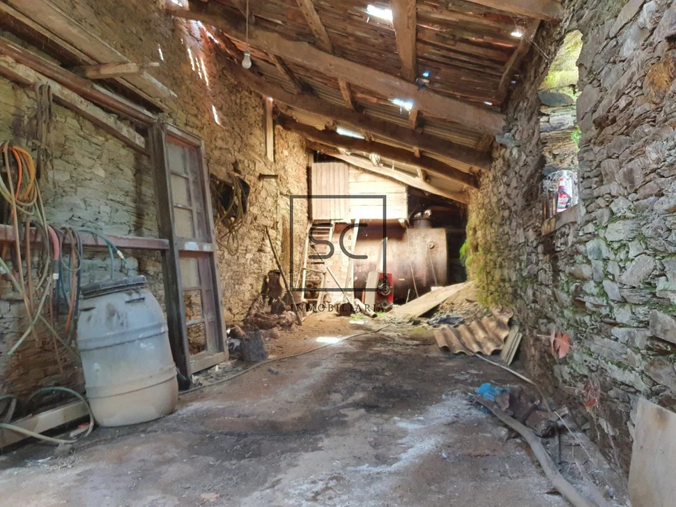 Casa con finca y vistas a la ría en chamoso, fene