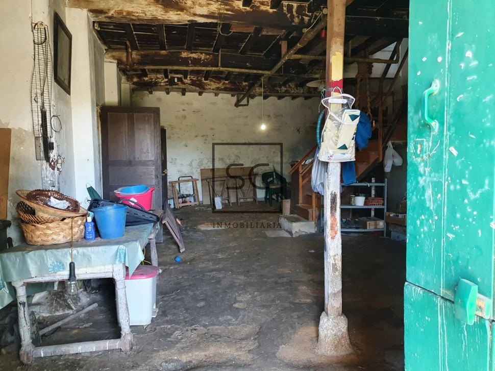 Casa con finca y vistas a la ría en chamoso, fene