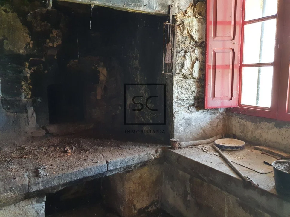 Casa con finca y vistas a la ría en chamoso, fene