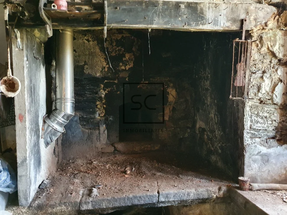 Casa con finca y vistas a la ría en chamoso, fene