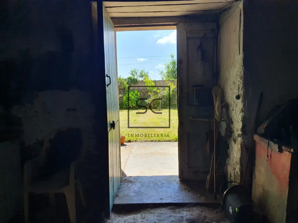 Casa con finca y vistas a la ría en chamoso, fene