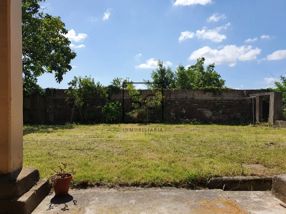 Casa con finca y vistas a la ría en chamoso, fene
