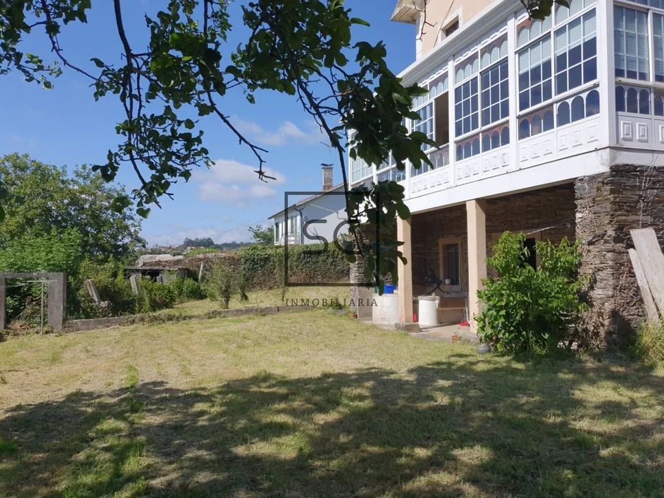 Casa con finca y vistas a la ría en chamoso, fene