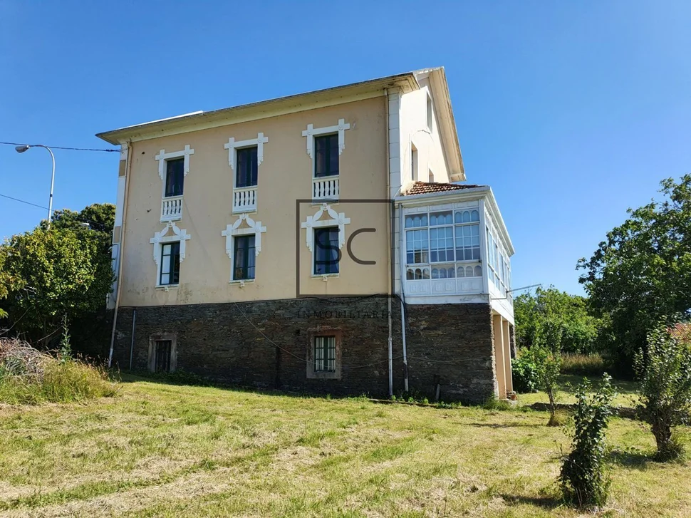 Casa con finca y vistas a la ría en chamoso, fene