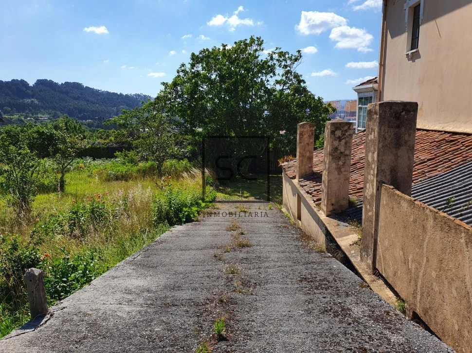 Casa con finca y vistas a la ría en chamoso, fene