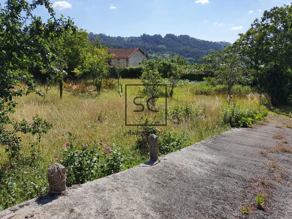 Casa con finca y vistas a la ría en chamoso, fene