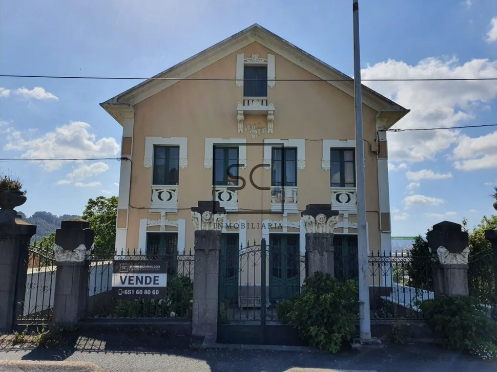 Casa con finca y vistas a la ría en chamoso, fene