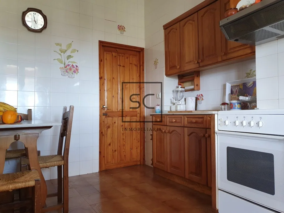 Casa con finca y vistas a la ría en chamoso, fene