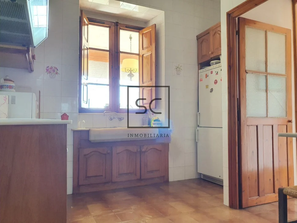 Casa con finca y vistas a la ría en chamoso, fene