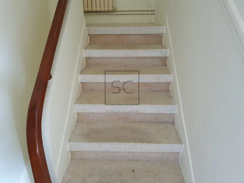 Casa con bodegas y patio