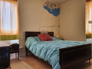 Casa con bodegas y patio