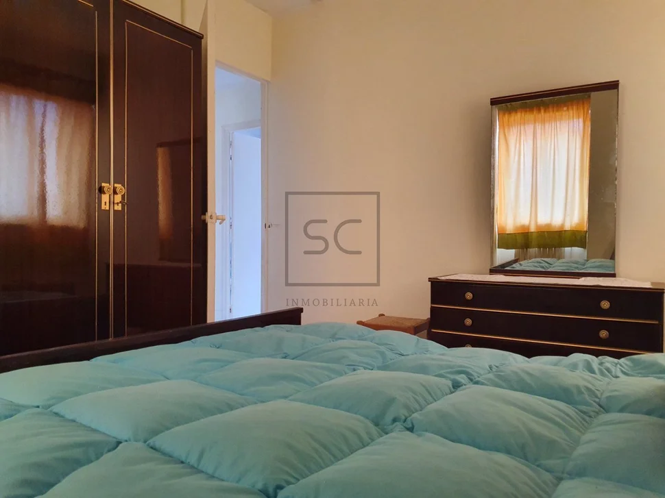 Casa con bodegas y patio