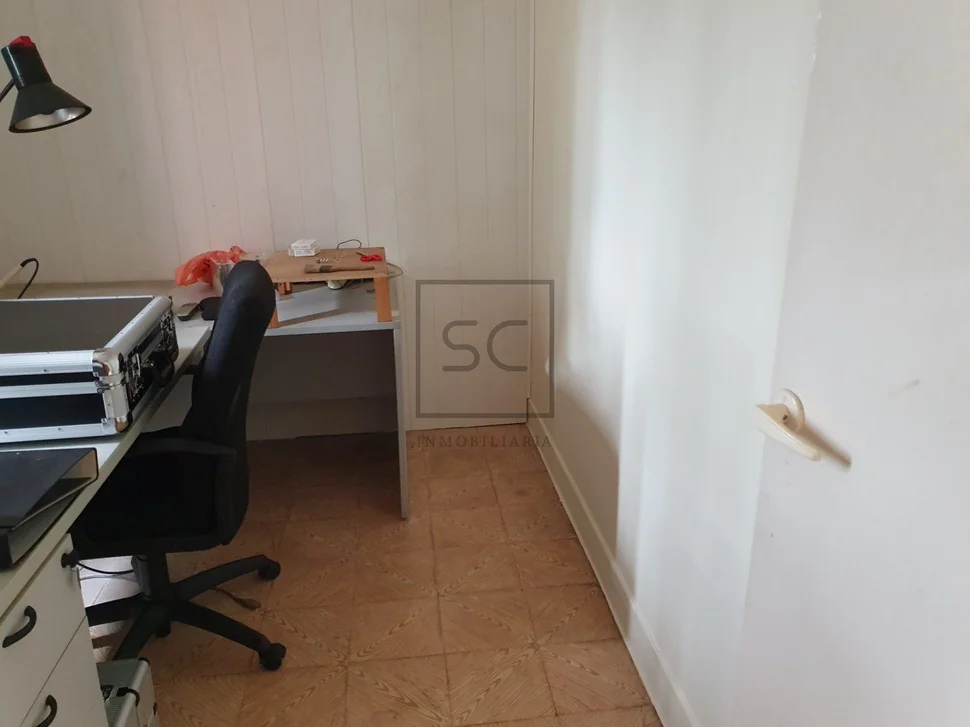 Casa con bodegas y patio