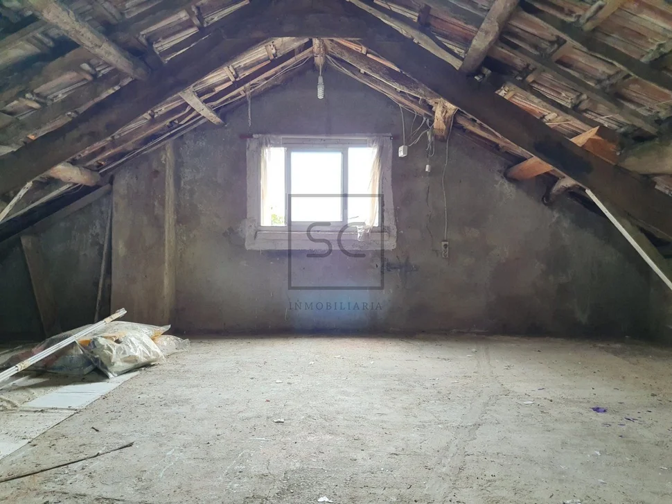 Casa con bodegas y patio