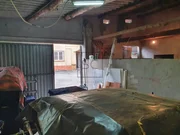 Casa con bodegas y patio