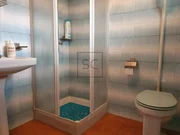 Casa con bodegas y patio