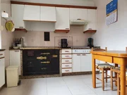 Casa con bodegas y patio