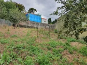 Casa con bodegas y patio