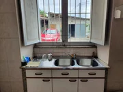 Casa con bodegas y patio