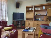 Casa con bodegas y patio