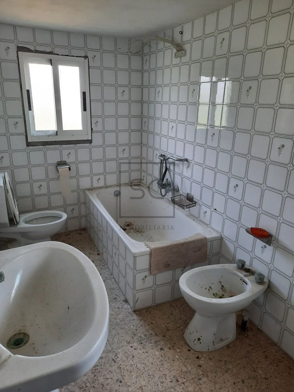 Casa de piedra para restauración integral