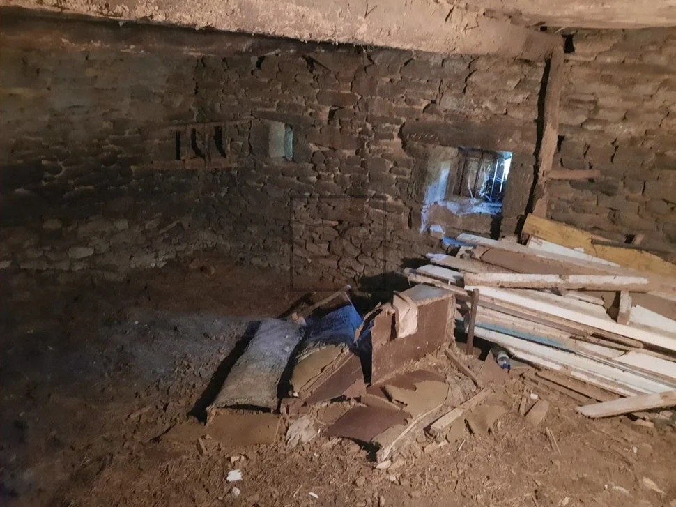 Casa de piedra para restauración integral