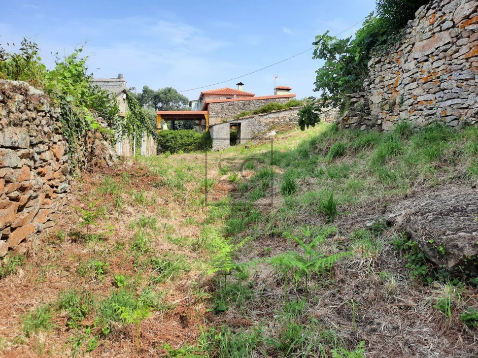 Casa de piedra para restauración integral