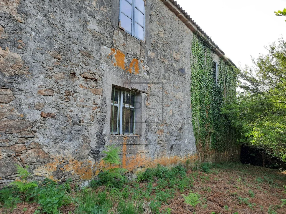 Casa de piedra para restauración integral