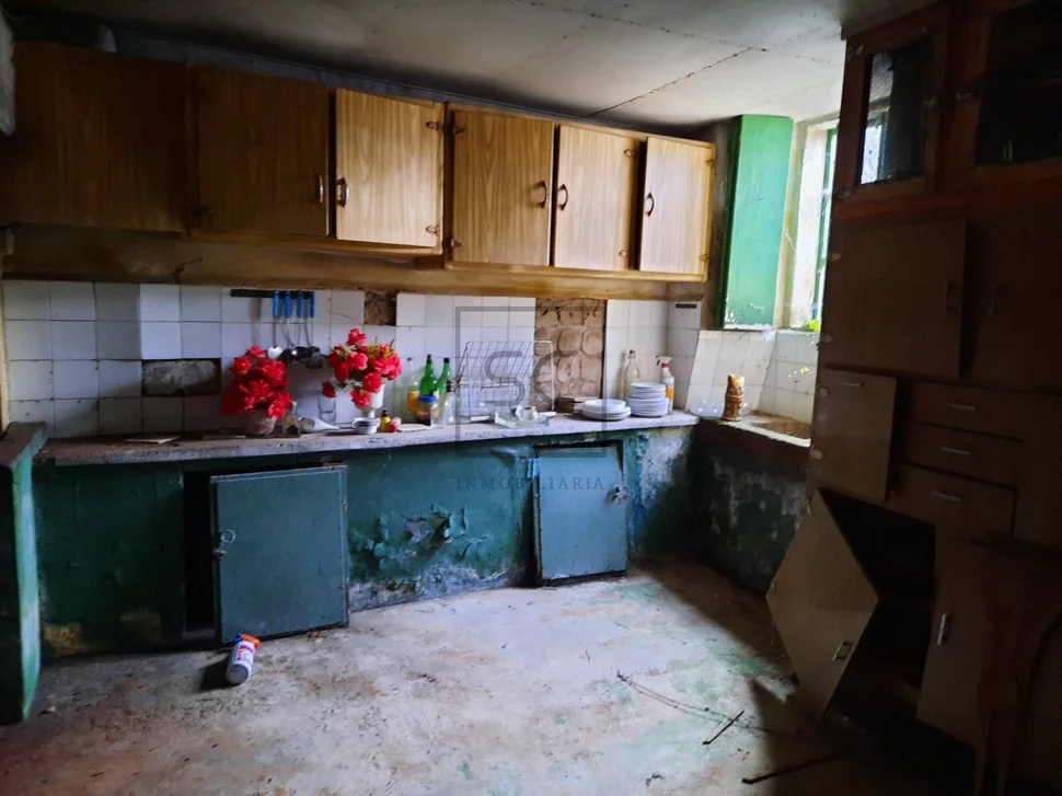 Casa de piedra para restauración integral