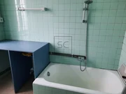 Piso semireformado cercano al paseo de xubia