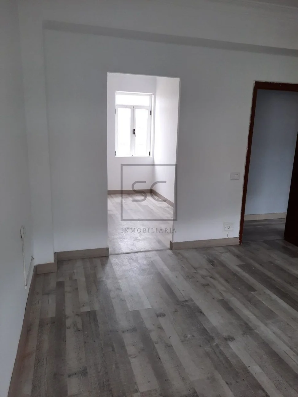 Piso semireformado cercano al paseo de xubia