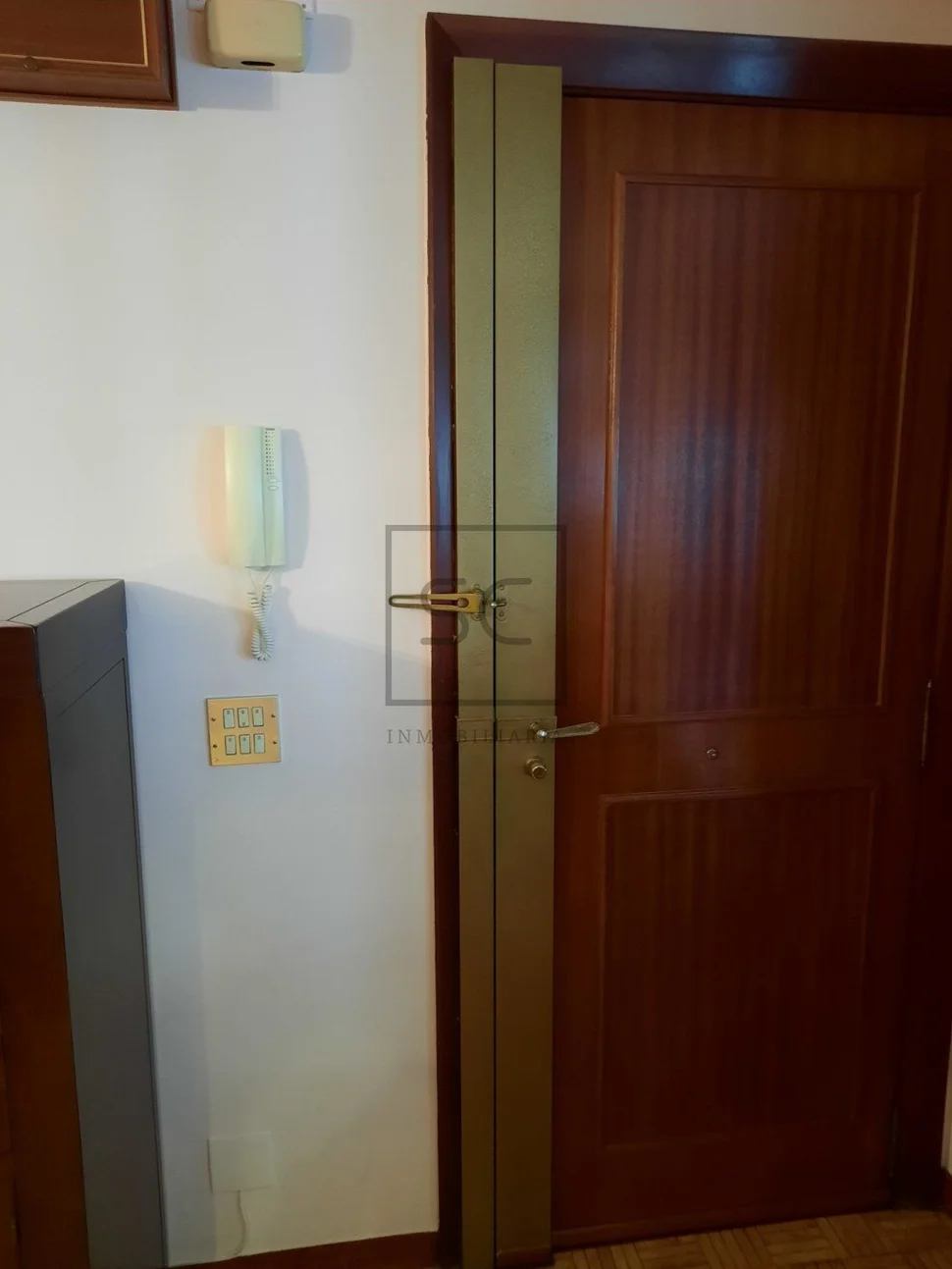 Piso Amueblado de Cuatro Habitaciones con Ascensor