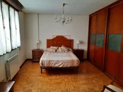 Piso Amueblado de Cuatro Habitaciones con Ascensor