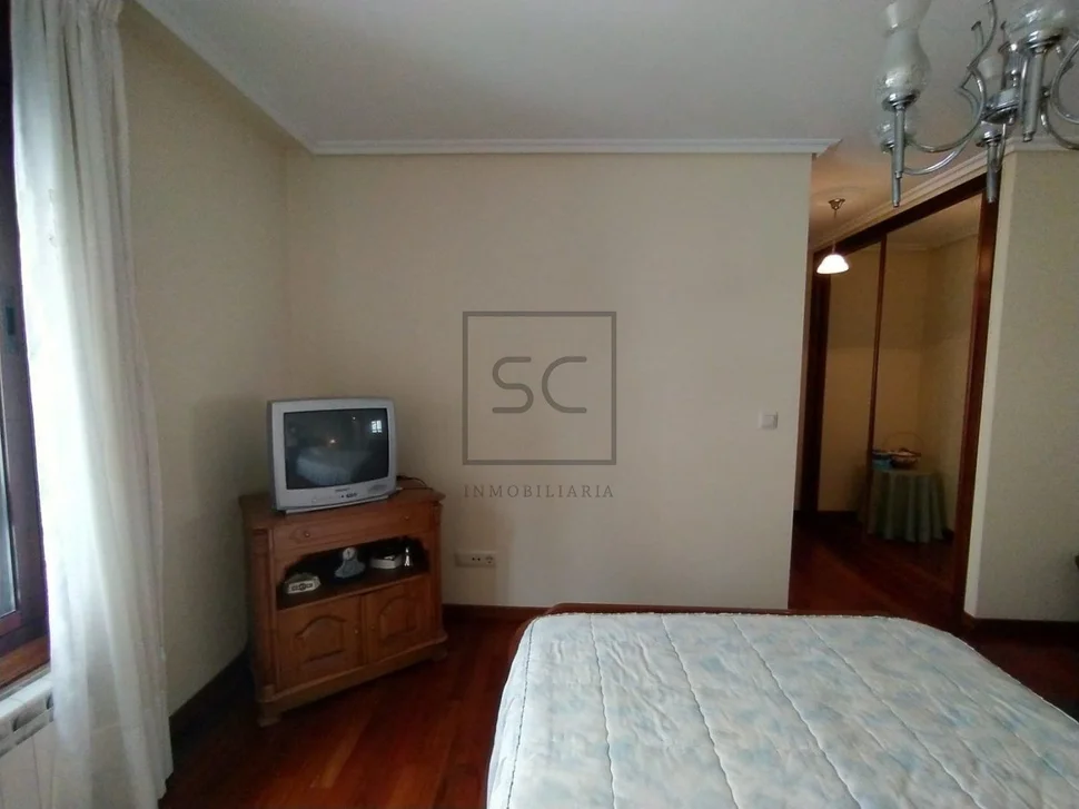 Voluminoso piso en el alto del castaño, narón